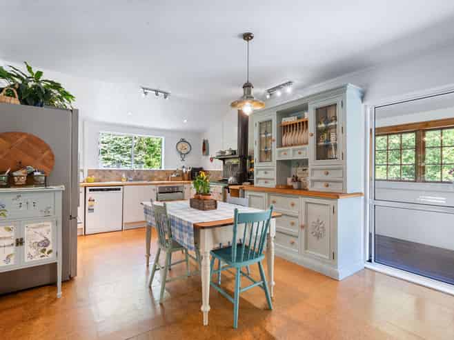 1849 Manawahe Road, Manawahe