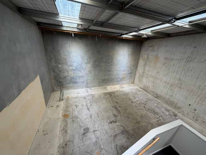 Excellent value industrial unit - one left!