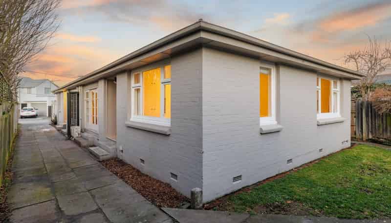 2/27 Devonport Lane, Merivale