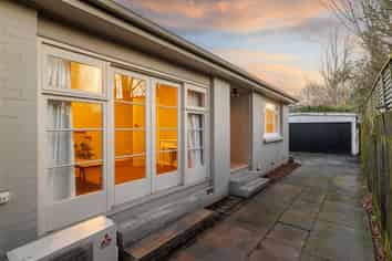 2/27 Devonport Lane, Merivale