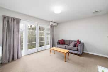 2/27 Devonport Lane, Merivale