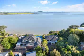 30 Hoskins Avenue, Hillsborough