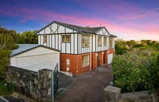 30 Hoskins Avenue, Hillsborough