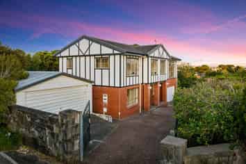 30 Hoskins Avenue, Hillsborough