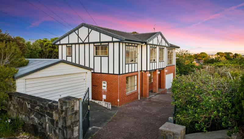 30 Hoskins Avenue, Hillsborough