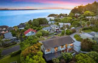 30 Hoskins Avenue, Hillsborough