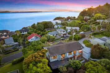 30 Hoskins Avenue, Hillsborough