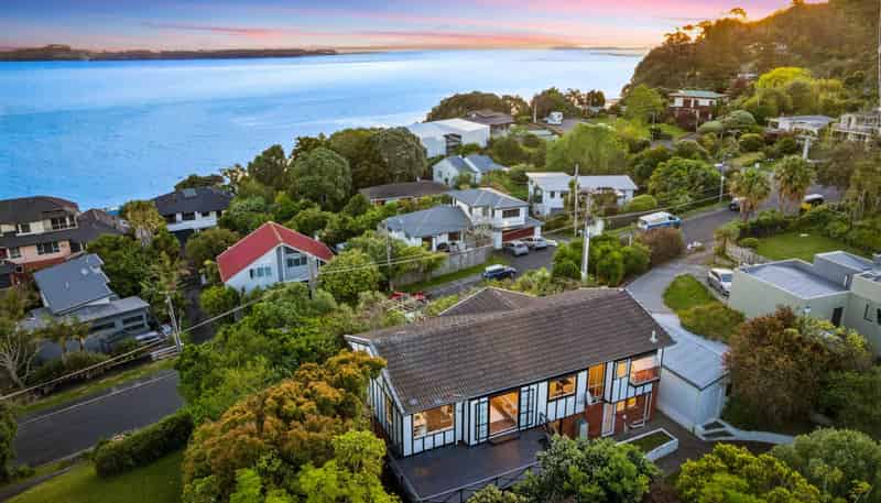 30 Hoskins Avenue, Hillsborough