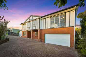 30 Hoskins Avenue, Hillsborough