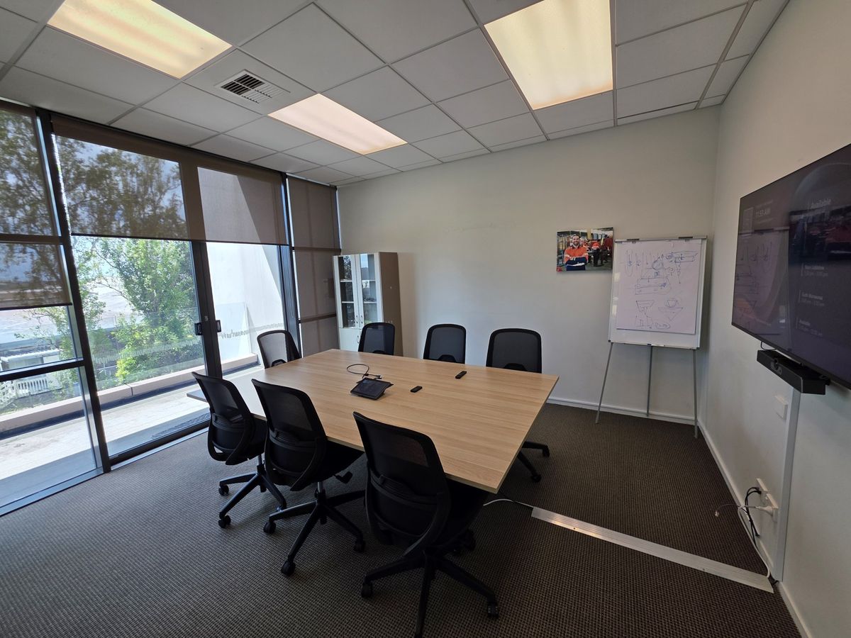 Tidy Mt Wellington office for lease - Vairāk