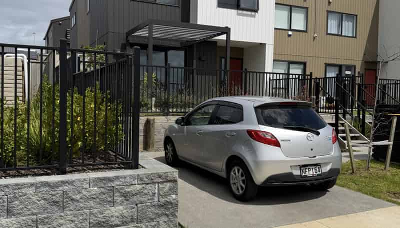 4 Rautahi Street, Flat Bush