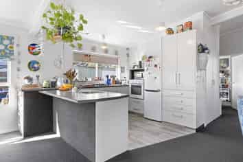 33B Romilly Street, Westport