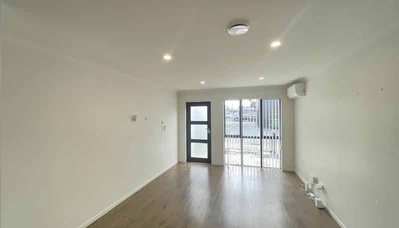 9 Lovely Lane, Manurewa