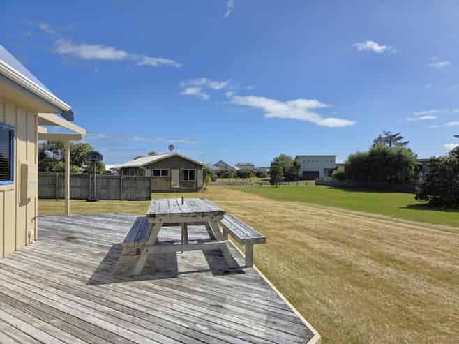 135 Kowhai Avenue, Matarangi