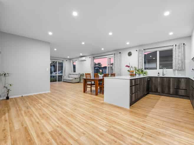 6  Ahorangi Road, Silverdale