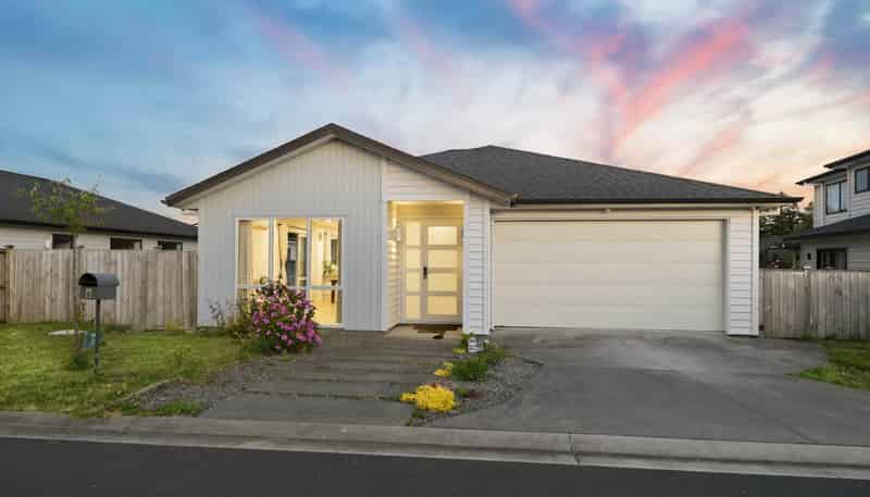 6  Ahorangi Road, Silverdale