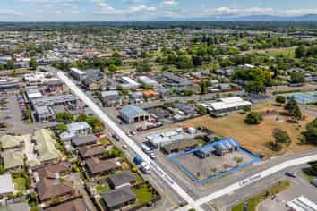 High profile corner site with vacant possession 