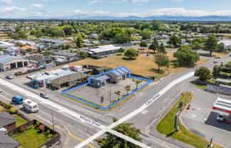 High profile corner site with vacant possession 