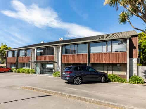 High profile affordable office investment