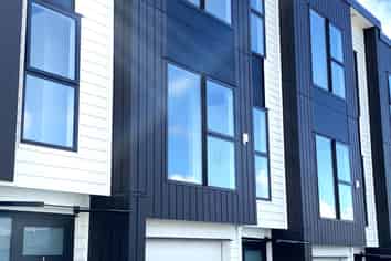 2/107 Hobsonville Road, Hobsonville