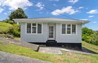 16 McMillan Avenue, Kamo