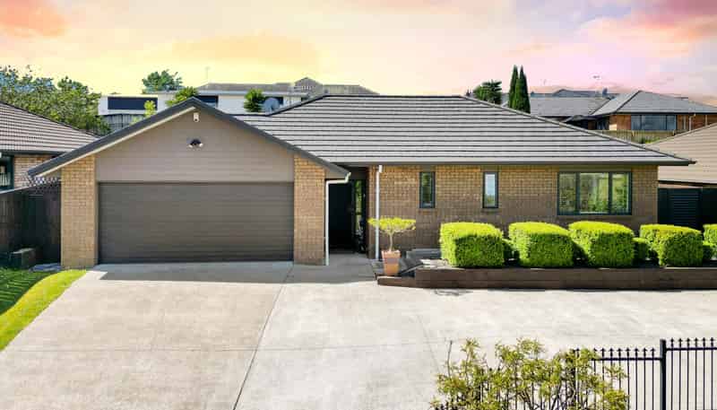 56 Farnborough Drive, Grandview Heights