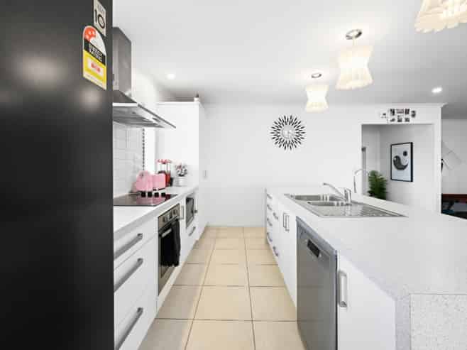 56 Farnborough Drive, Grandview Heights