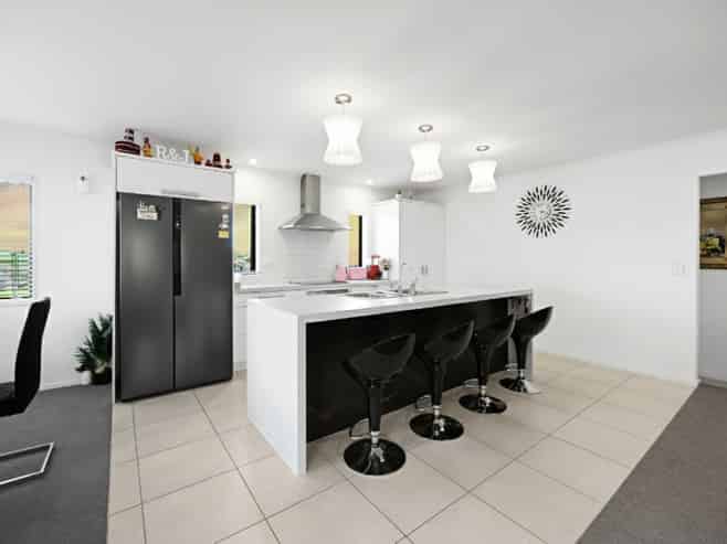 56 Farnborough Drive, Grandview Heights