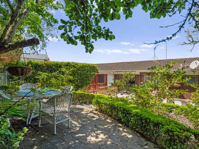 2/14 Monteith Crescent, Remuera