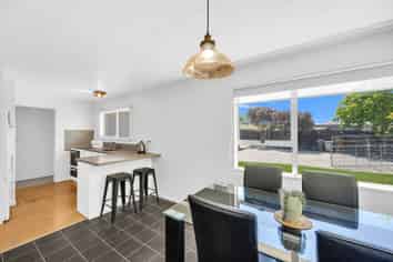 14 Williamson Road, Clive