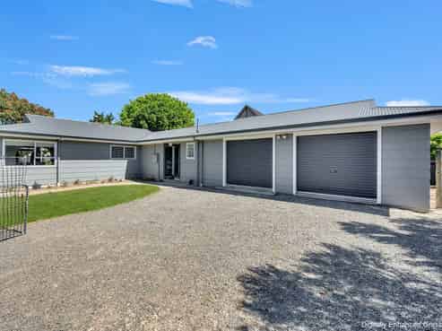 14 Williamson Road, Clive