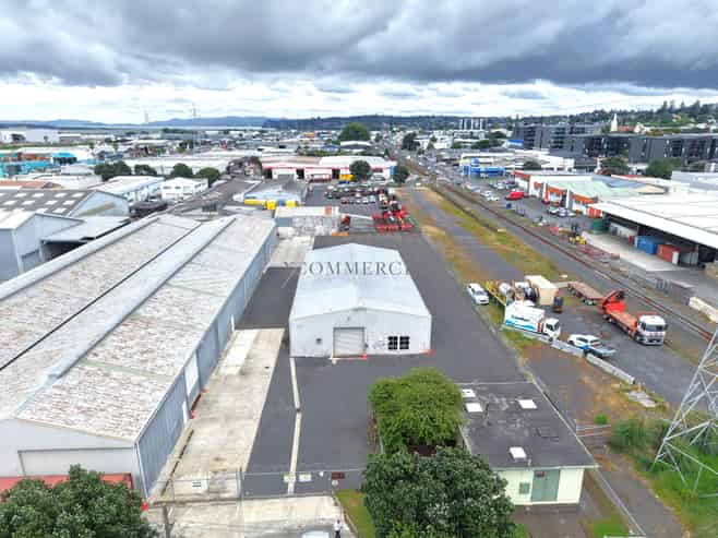 1,400sqm Sealed YARD + 480sqm Workshop 