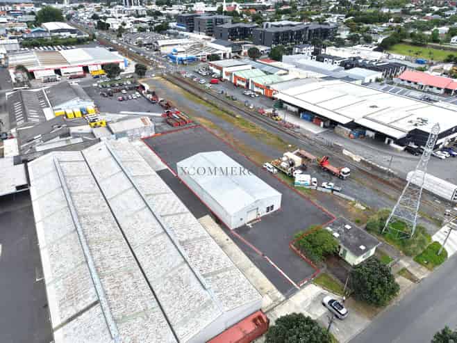 1,400sqm Sealed YARD + 480sqm Workshop 