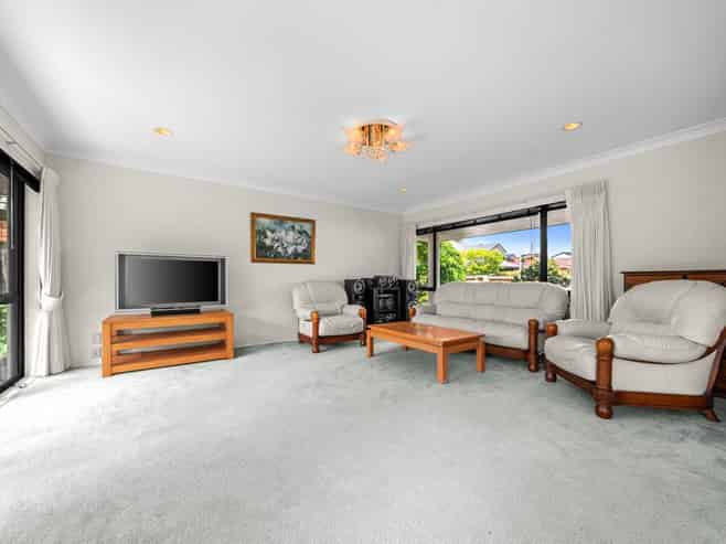 51 Meadowland Drive, Somerville