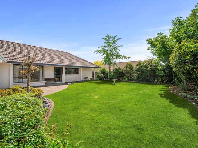 51 Meadowland Drive, Somerville