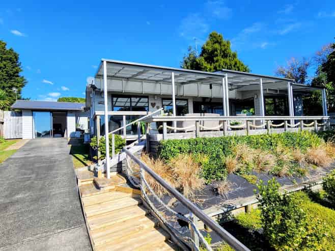 512 Grahams Beach Road, Awhitu