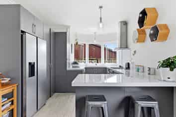 5 Oregon Crescent, Glenview