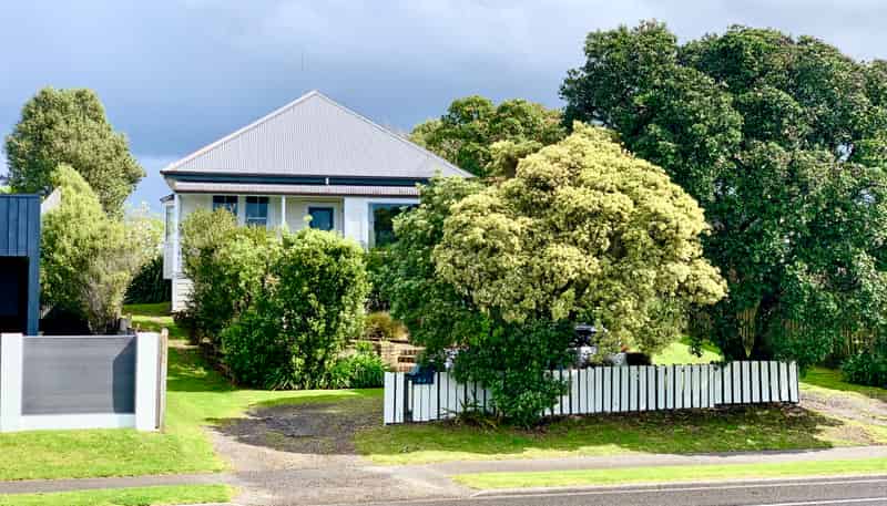 732 Papamoa Beach Road, Papamoa