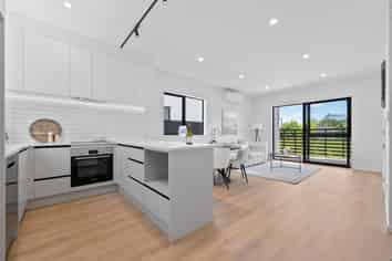 6/18 Albert Road, Kelston