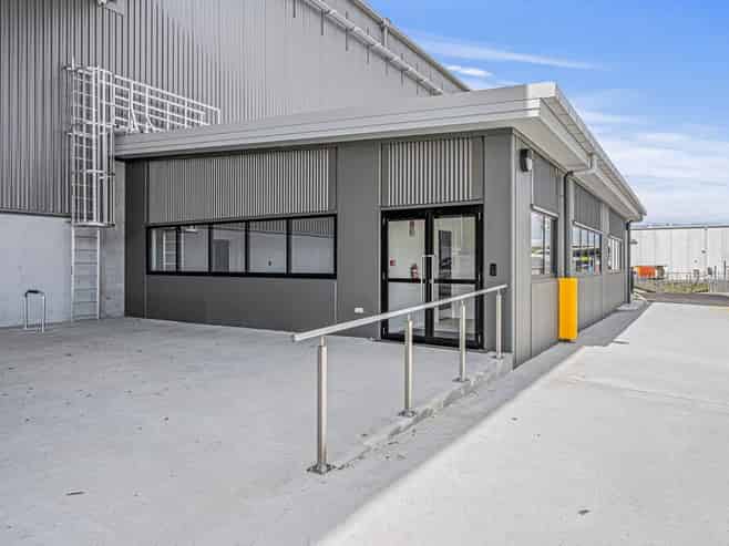 Long or Short Term with Gantry Cranes