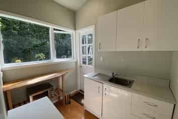 4 Sunnyvale Road, Greenlane