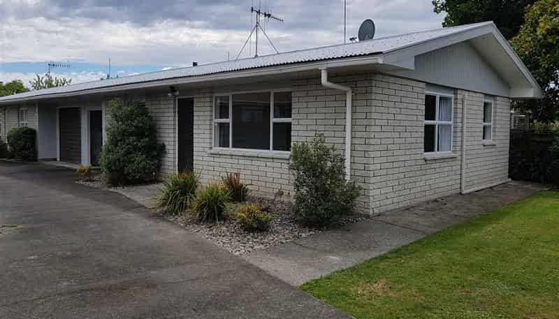 a/285 College Street, West End