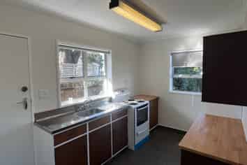 a/285 College Street, West End