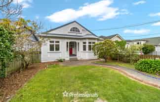 79 Queens Drive, Lyall Bay