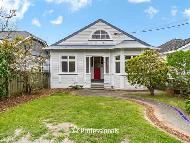 79 Queens Drive, Lyall Bay