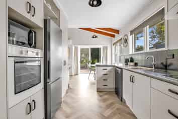 81 College Road, Edgecumbe