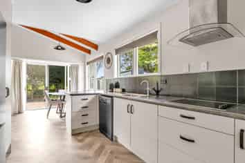 81 College Road, Edgecumbe