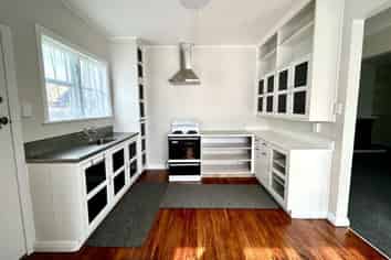 18 Wallace Crescent, Glenholme