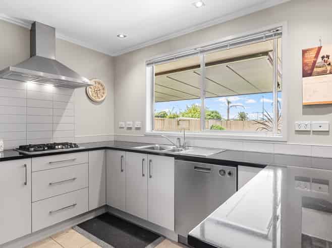 96 Farringdon Avenue, Rototuna North