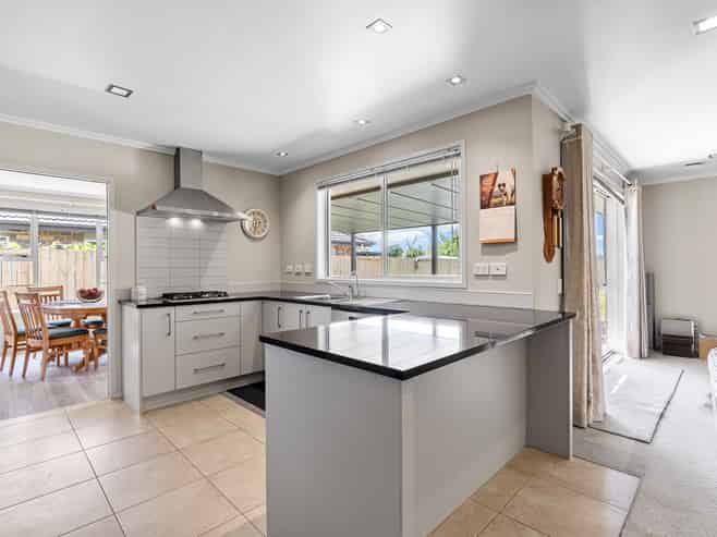 96 Farringdon Avenue, Rototuna North